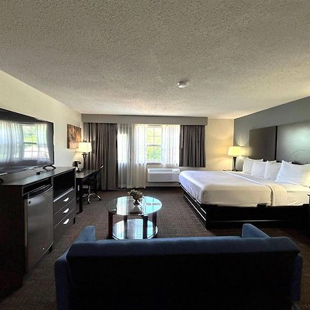 Baymont By Wyndham Chester Il Exterior photo