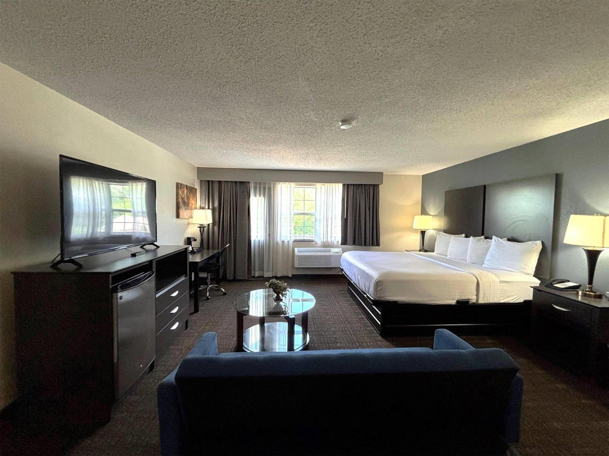 Baymont By Wyndham Chester Il Exterior photo