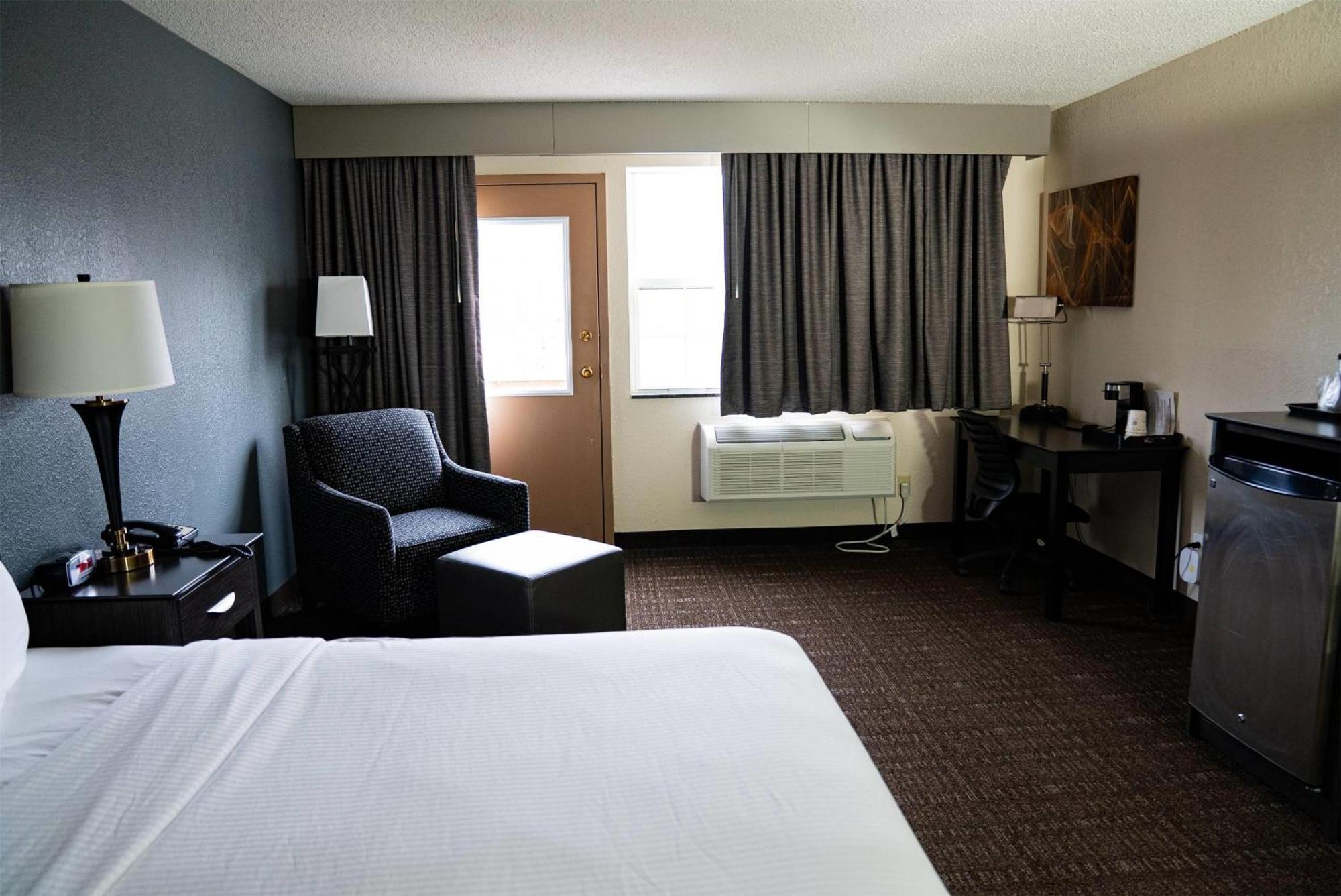 Baymont By Wyndham Chester Il Exterior photo