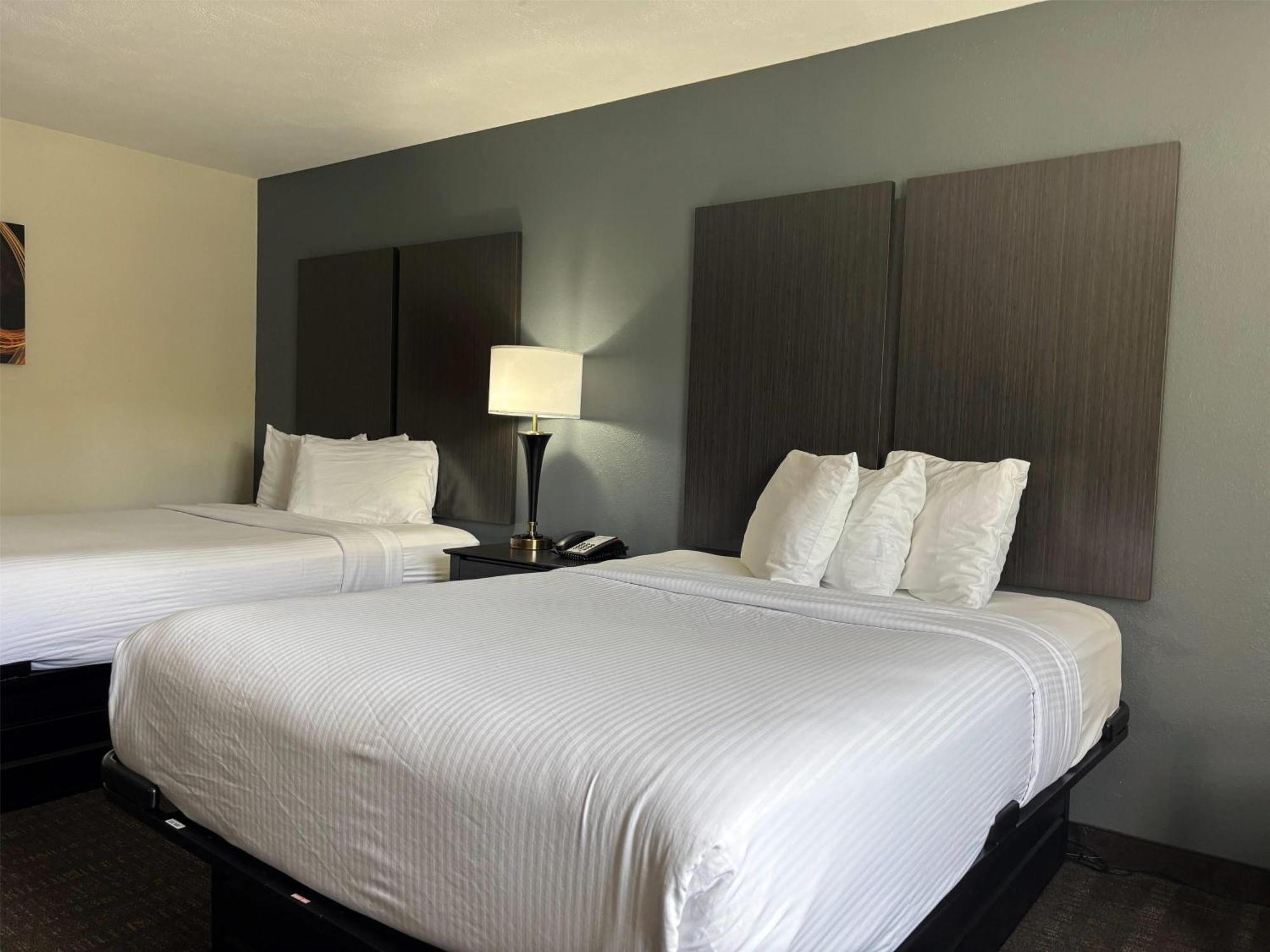 Baymont By Wyndham Chester Il Exterior photo