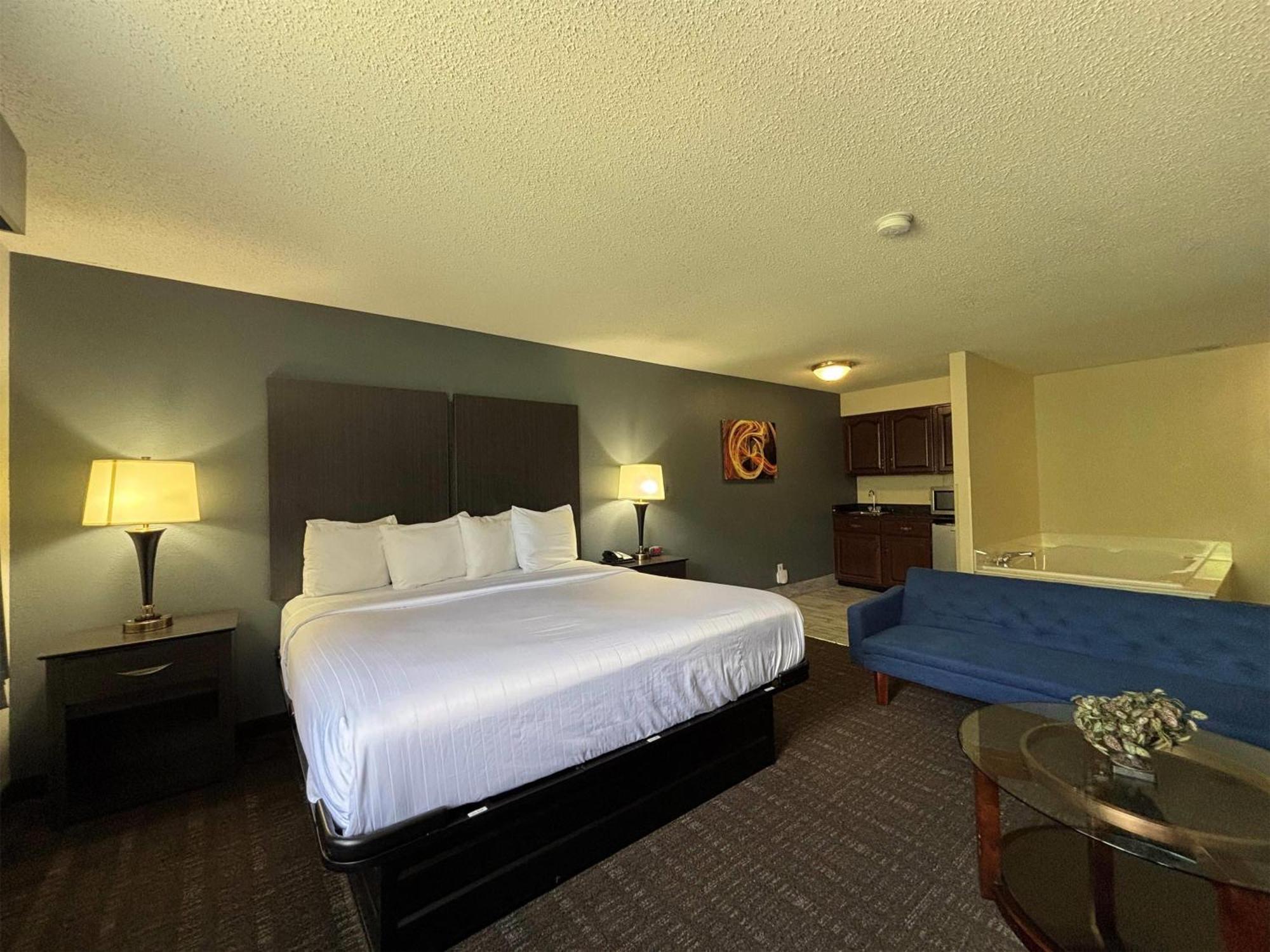 Baymont By Wyndham Chester Il Exterior photo