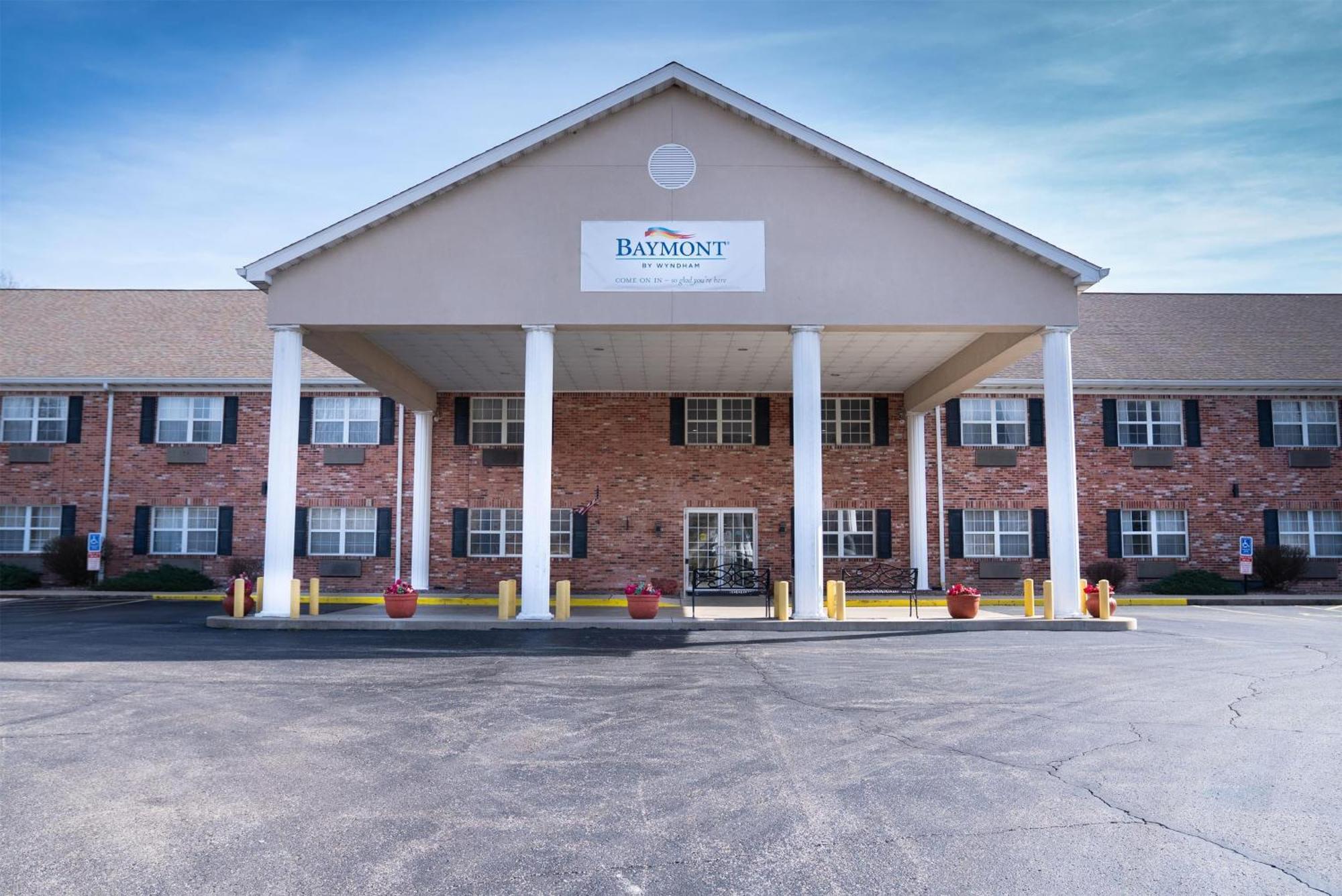 Baymont By Wyndham Chester Il Exterior photo