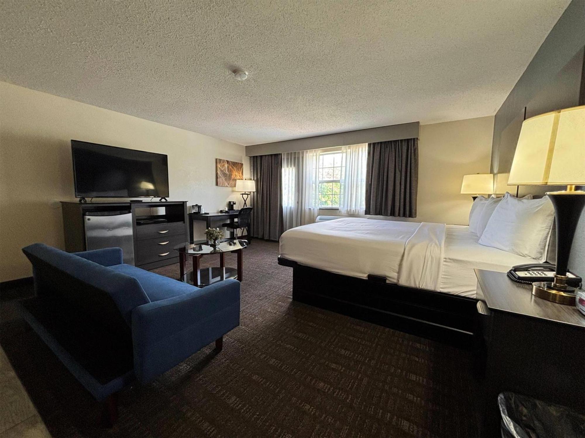 Baymont By Wyndham Chester Il Exterior photo